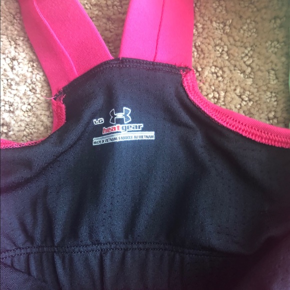 Two Under Armour heat gear tanks, both size L - Picture 5 of 7